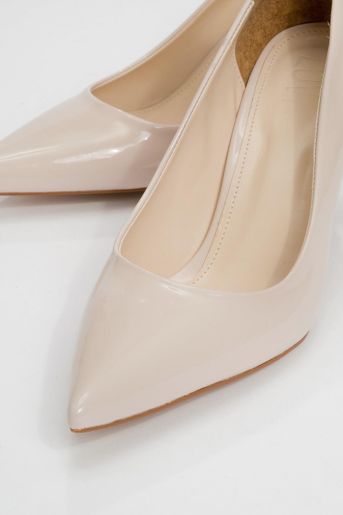 Calse - Beige Heeled Shoe – detail view showing leather, SimmiUnique