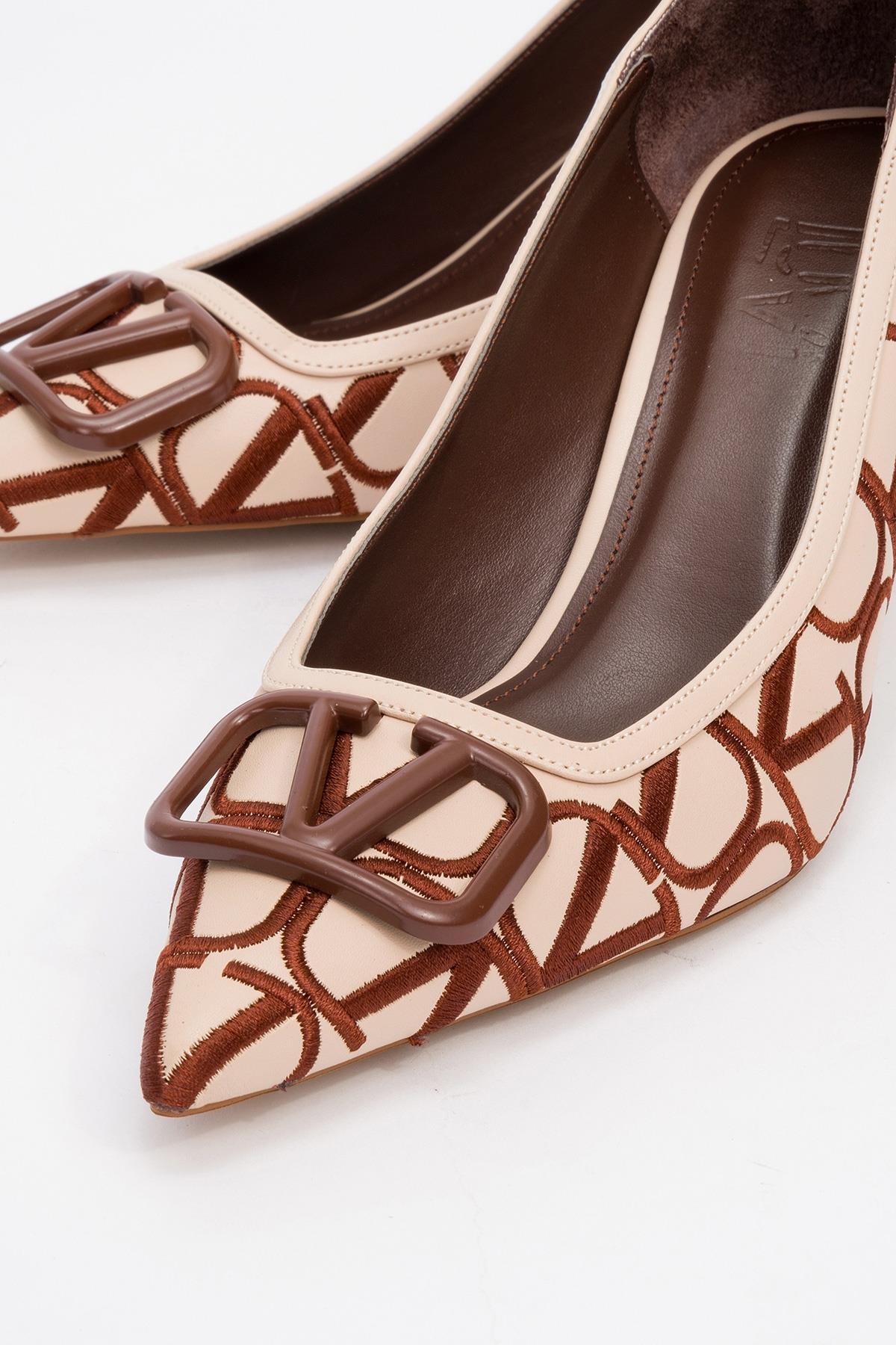Togo - Beige-Cognac Heeled Shoe – detail view showing leather, SimmiUnique