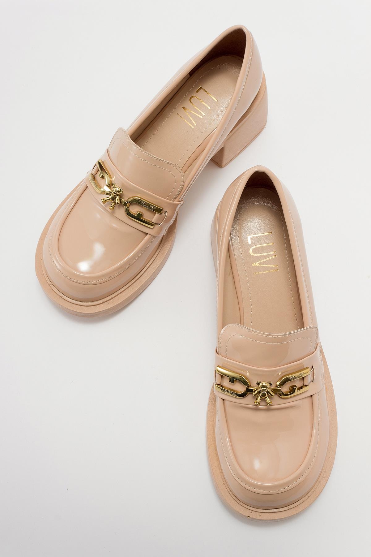 Omera - Beige Patent Shoe – detail view showing leather, SimmiUnique