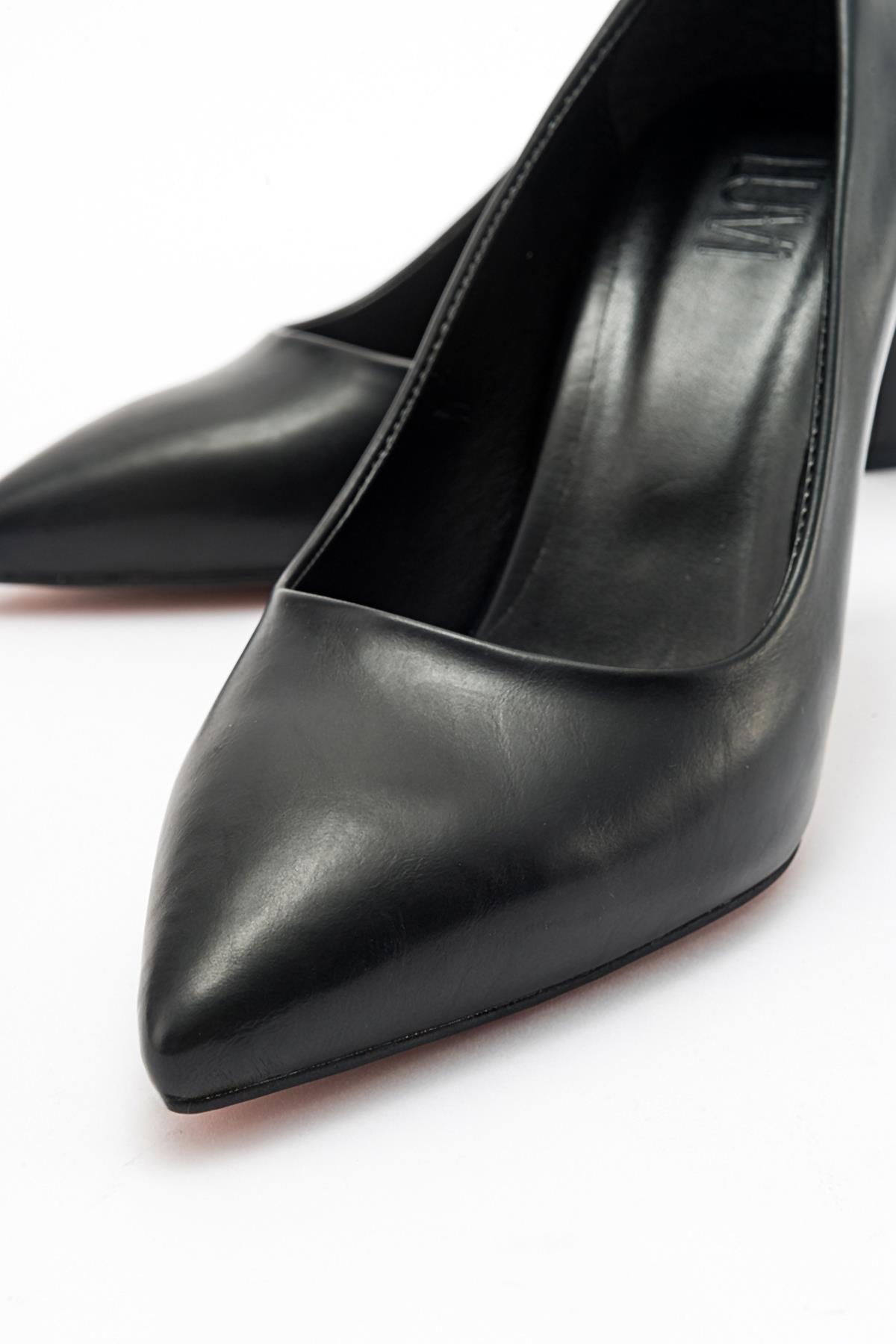 Forest Black Cilt Pointed Toe Pump – heel view showing leather, black, SimmiUnique