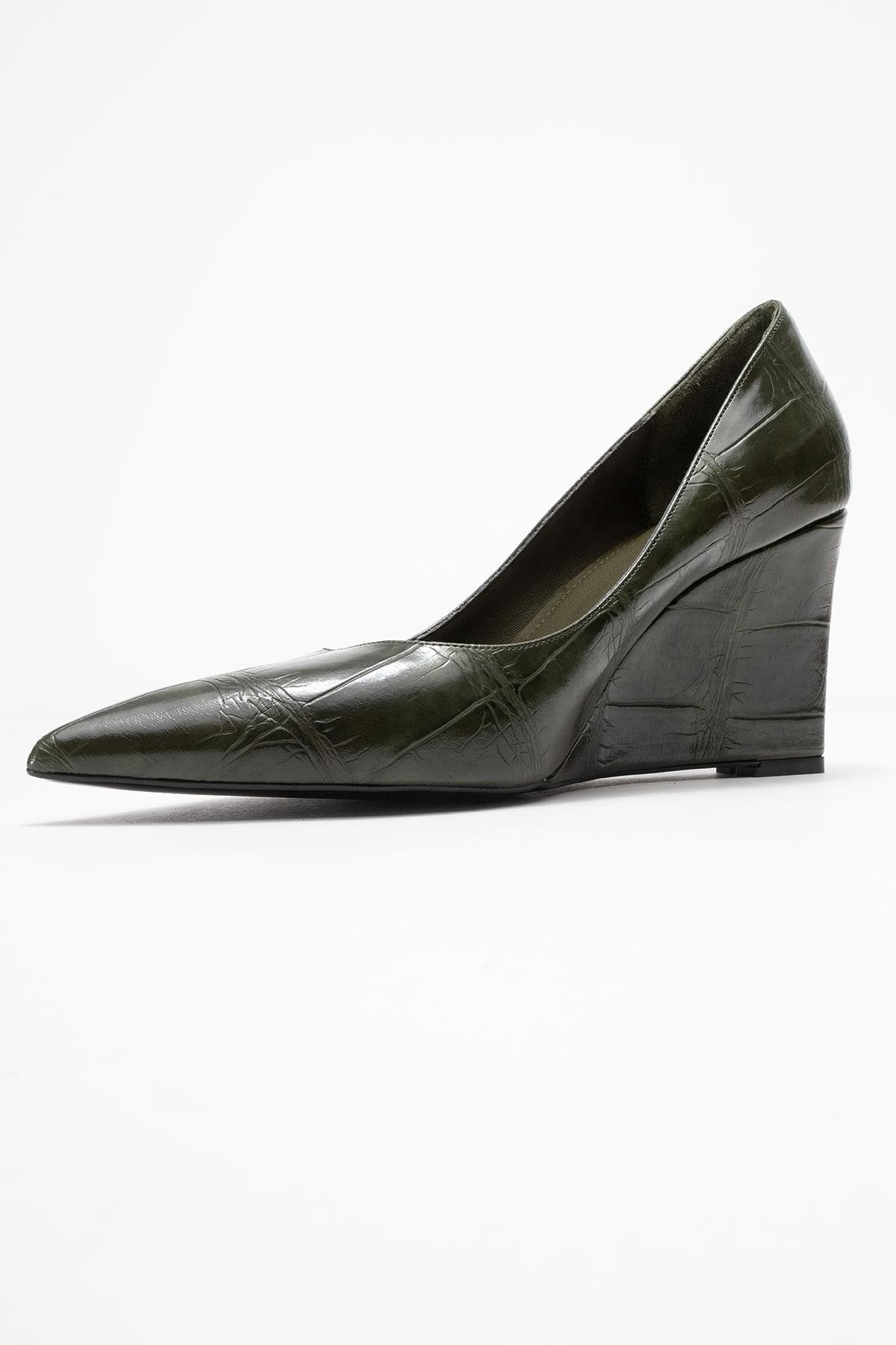 Puera - Green Printed Pointed Toe Wedge Heel Shoe – heel view showing leather, green, SimmiUnique