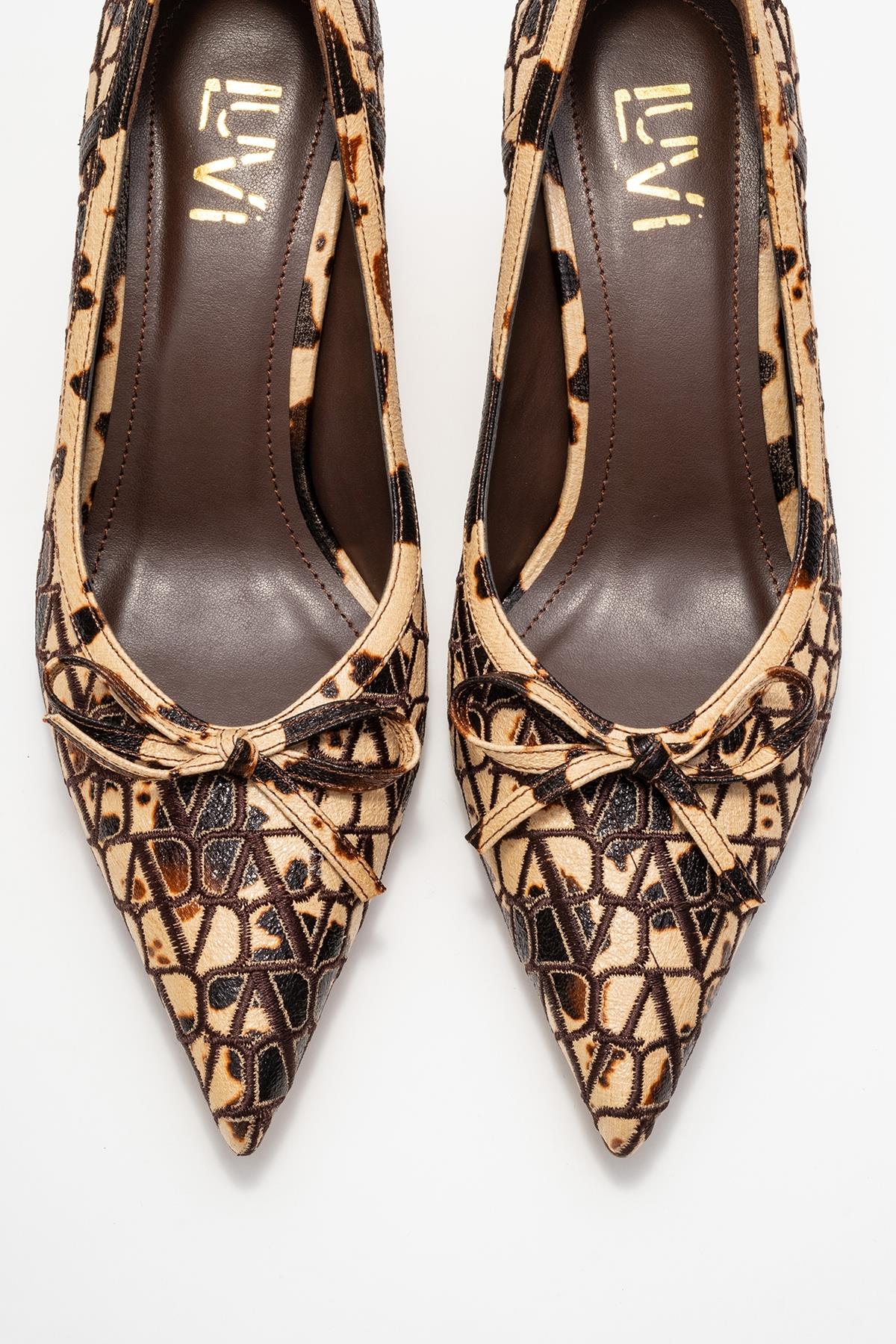 Camden - Beige Patterned Bow-Front Pump – side view showing bow, leather, SimmiUnique