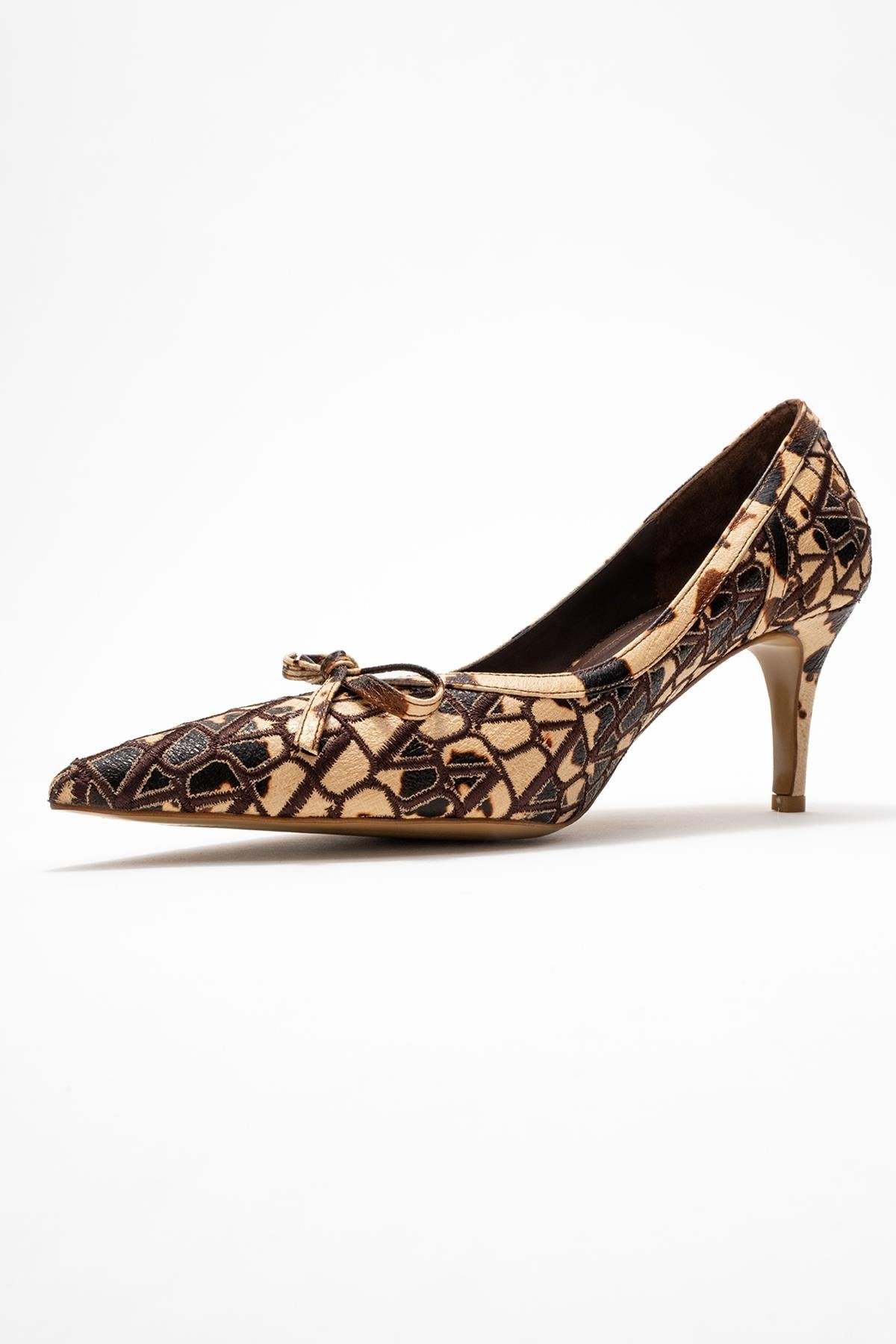 Camden - Beige Patterned Bow-Front Pump – heel view showing bow, leather, SimmiUnique