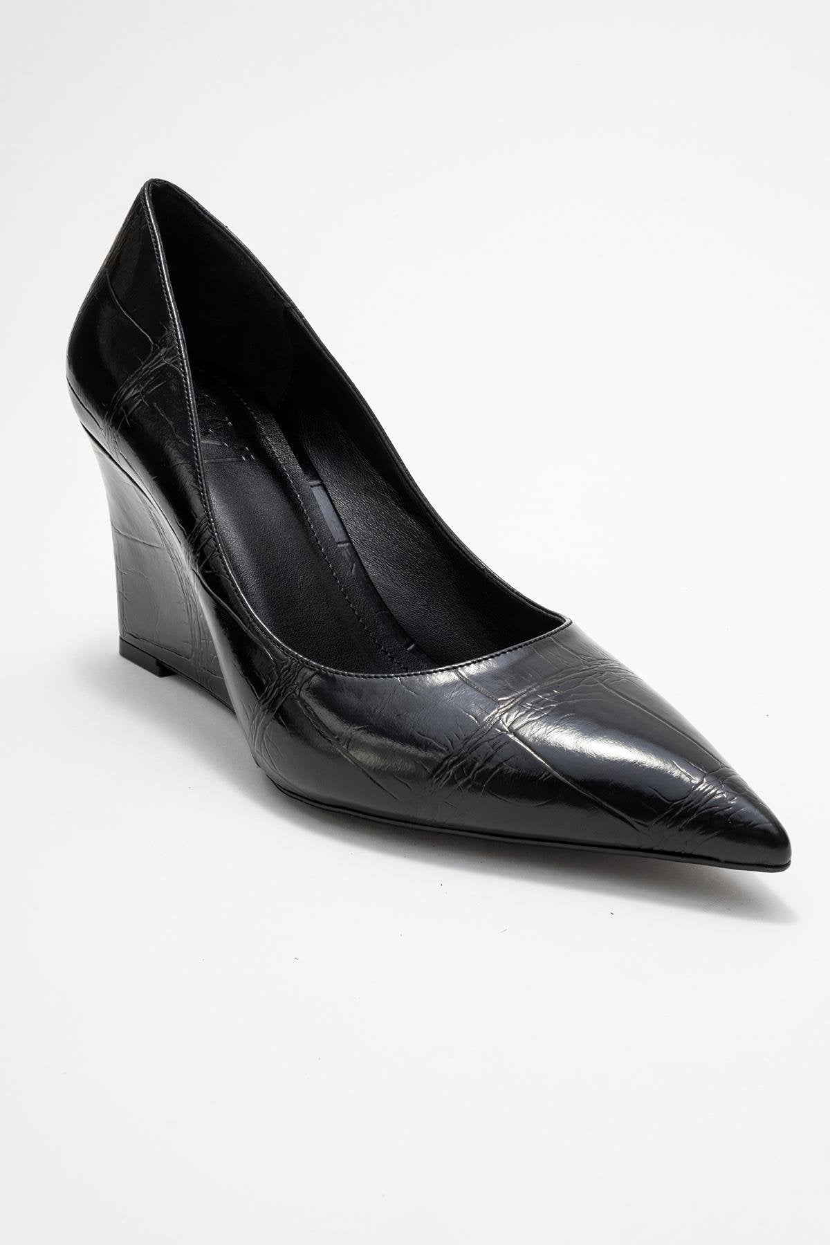 Puera - Black Printed Pointed Toe Wedge Heel Pump – detail view showing leather, black, SimmiUnique