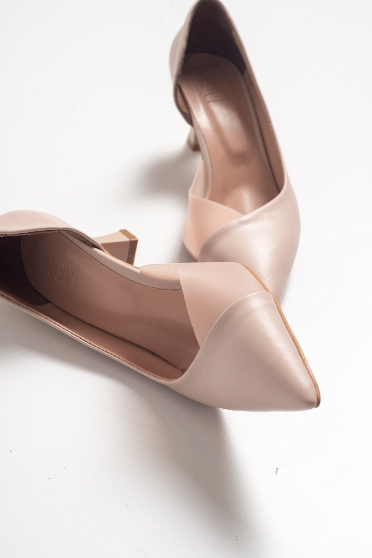 Vera Tan Pointed Toe Pump – detail view showing leather, SimmiUnique