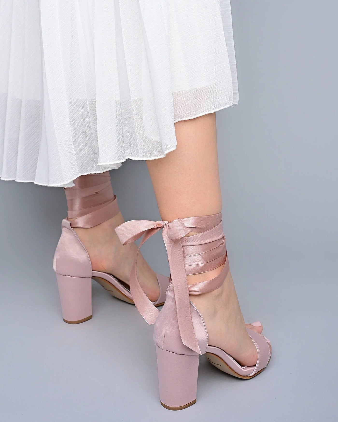 Beige Shoes Satenia – detail shot