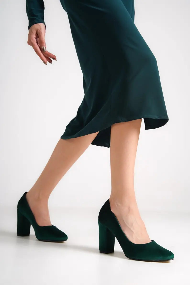 Handmade Classic Velvet Women Wedding (Green) – detail shot