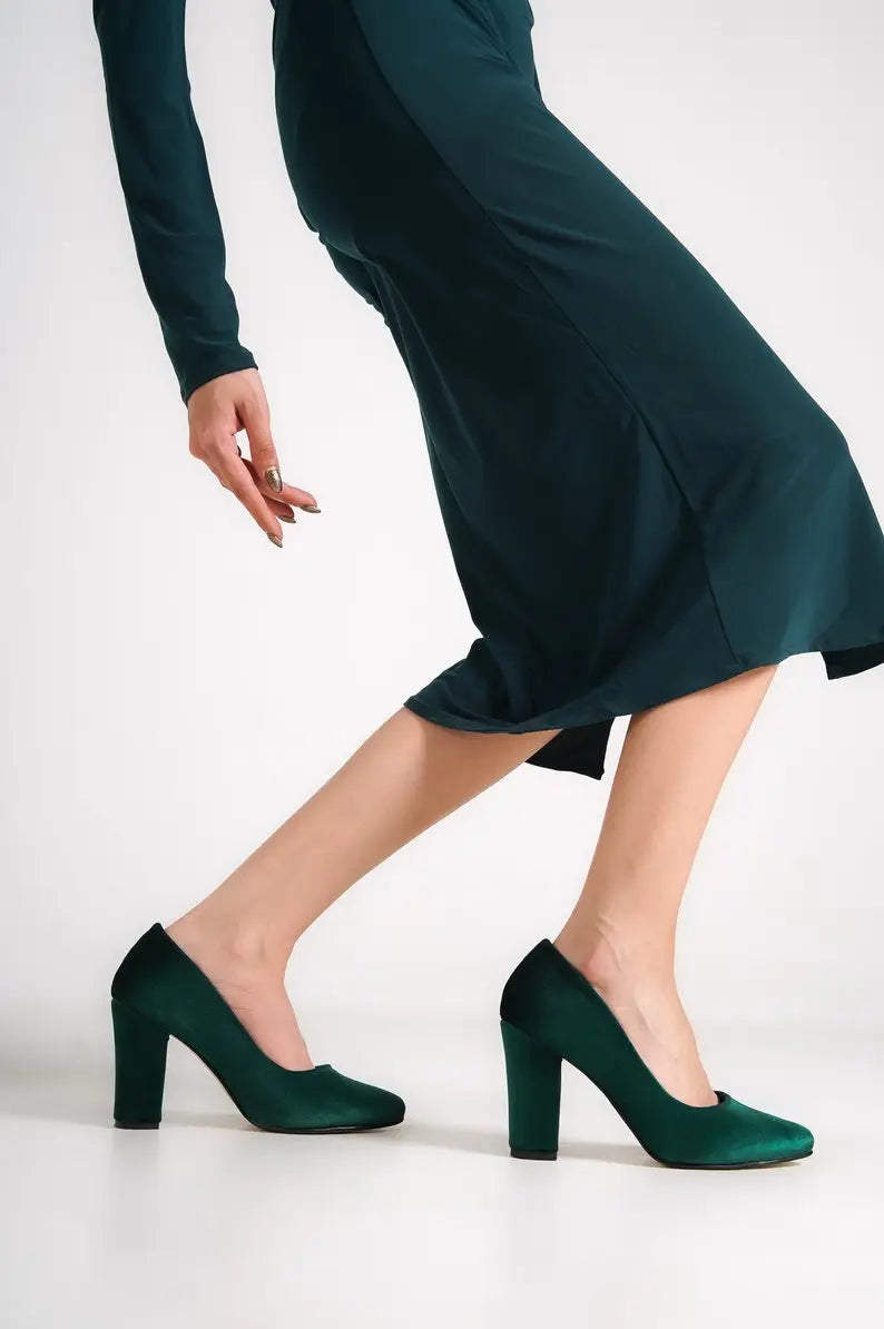 Handmade Classic Velvet Women Wedding (Green) – close-up