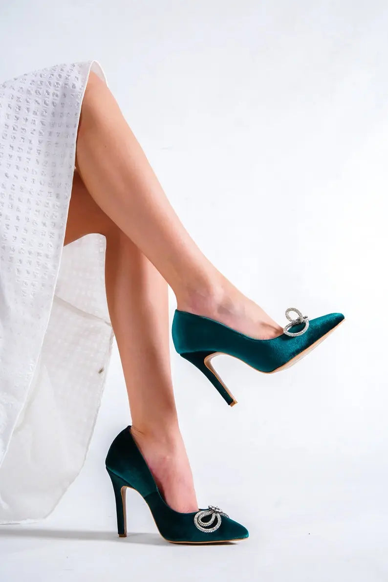Handmade Classic Velvet Women Wedding – close-up