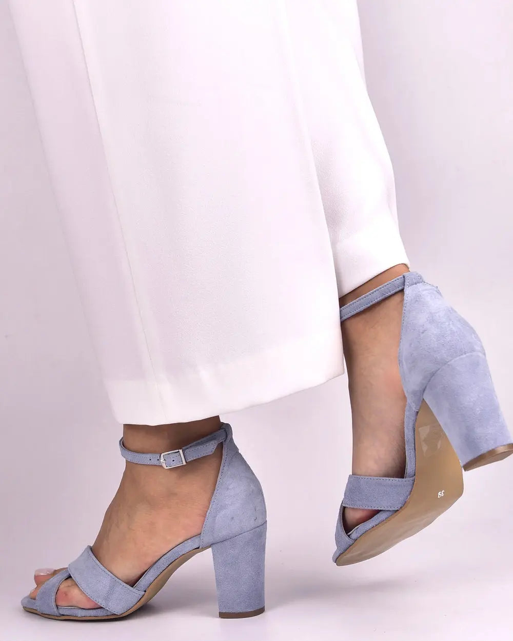 Block Heel Shoes MiNa Blue – detail shot