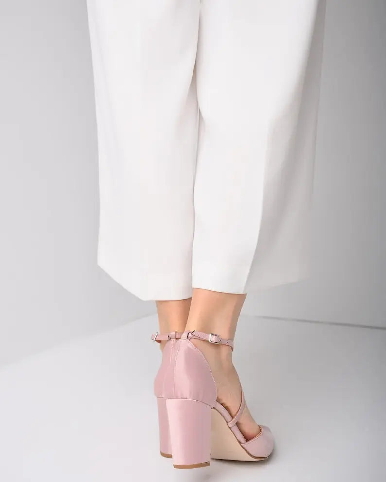 Sale PiNk Wedding Shoes – close-up