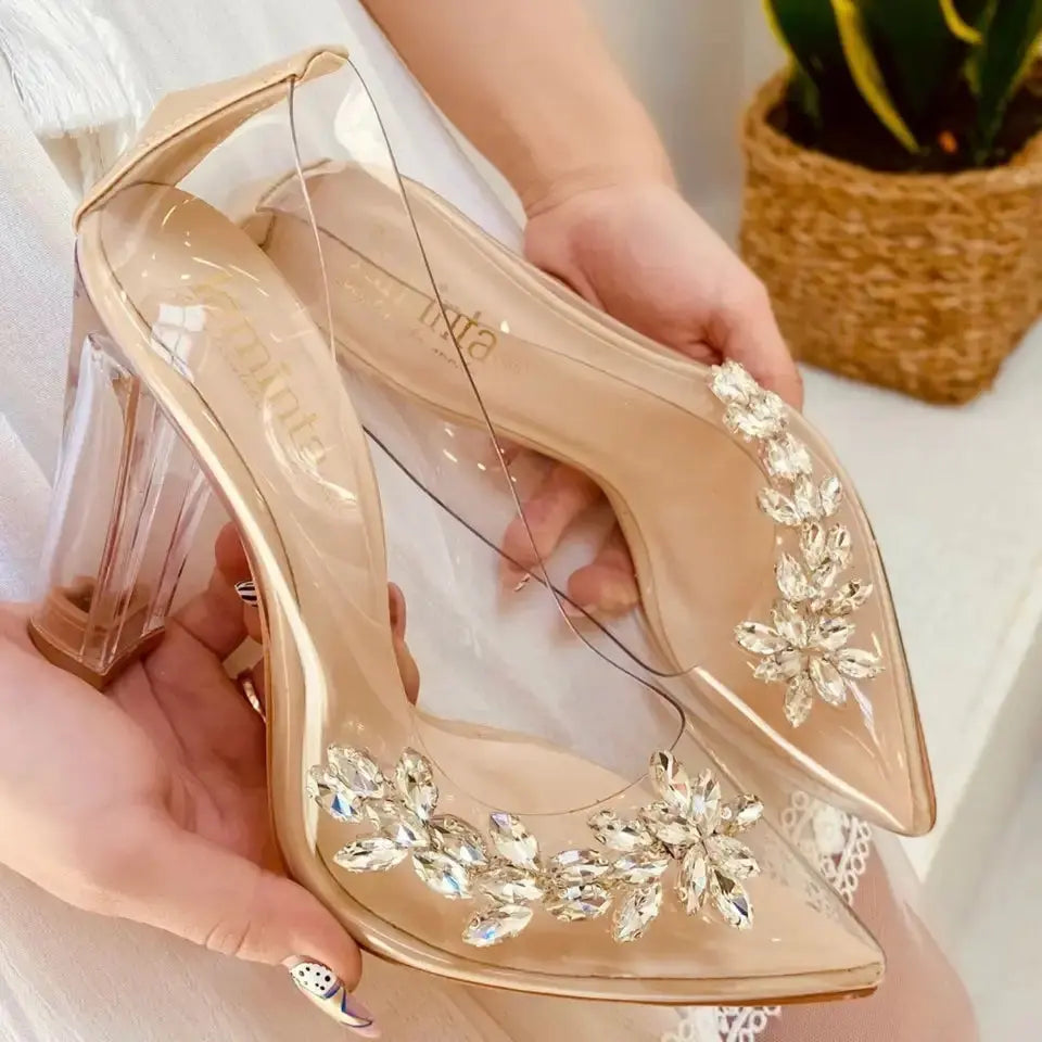 White Bridal Sandal María Model – detail shot