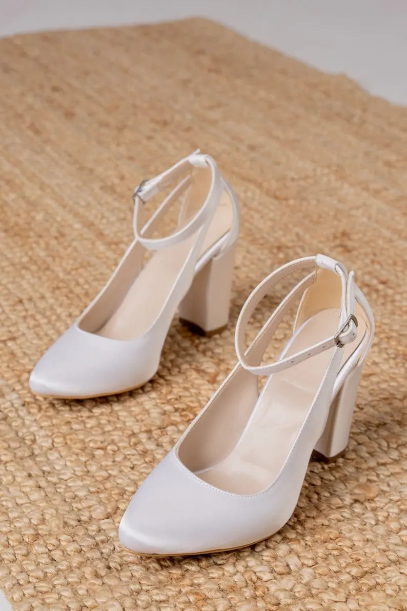 WhiTe Handmade Satin Women Heels – detail shot