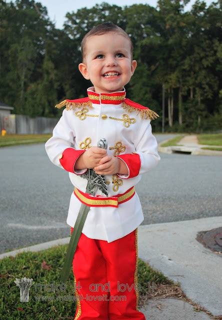 Personalized Baby Boy Prince Costume: Birthday Outfit – detail shot