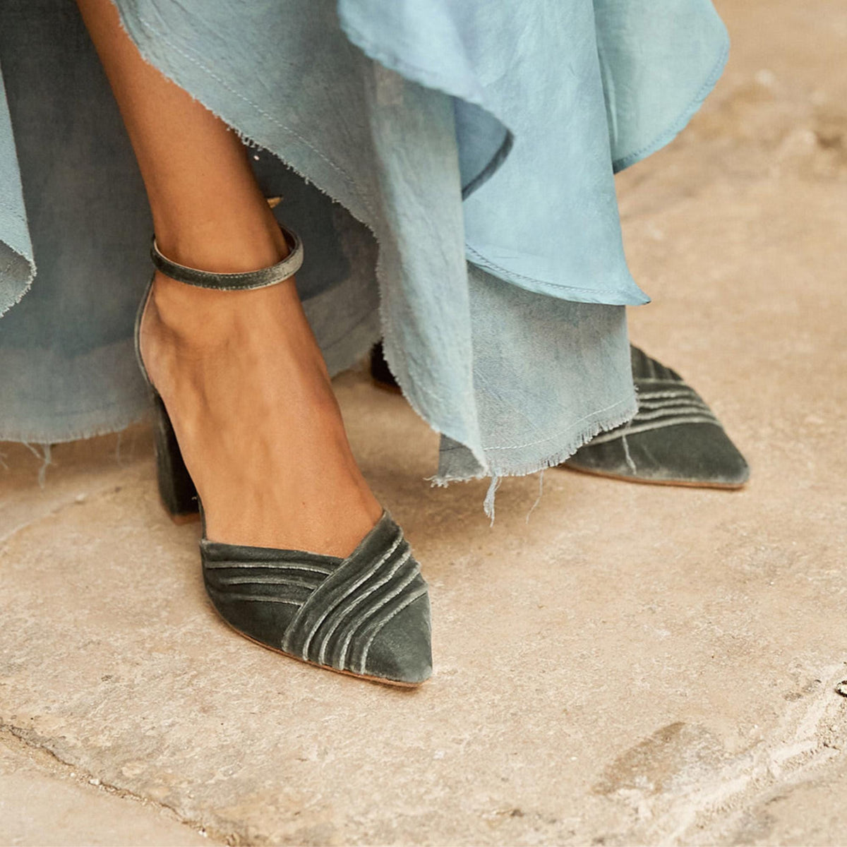 Green Velvet Heels, Green Velvet – full outfit view