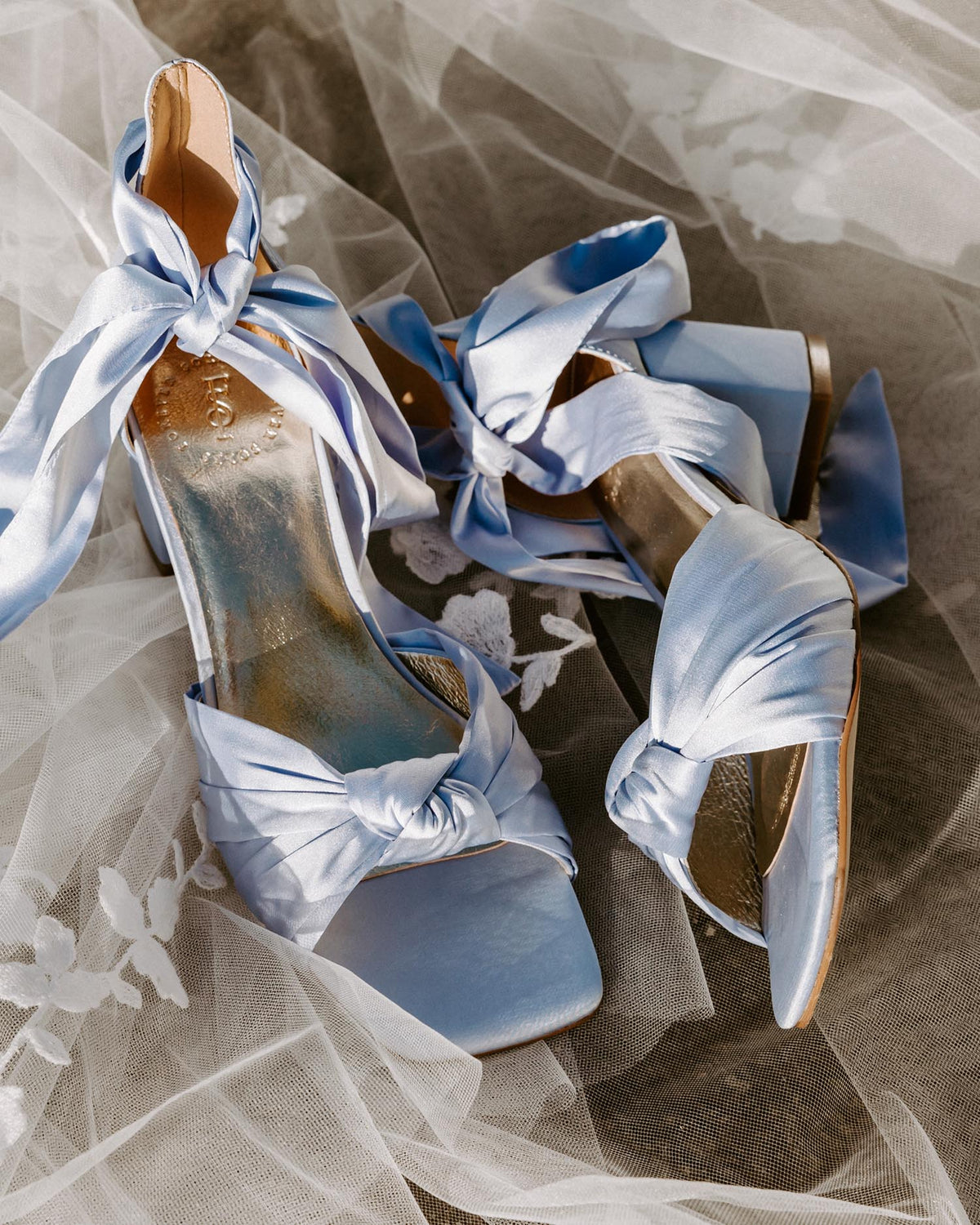 Honey - Blue Satin Low – close-up