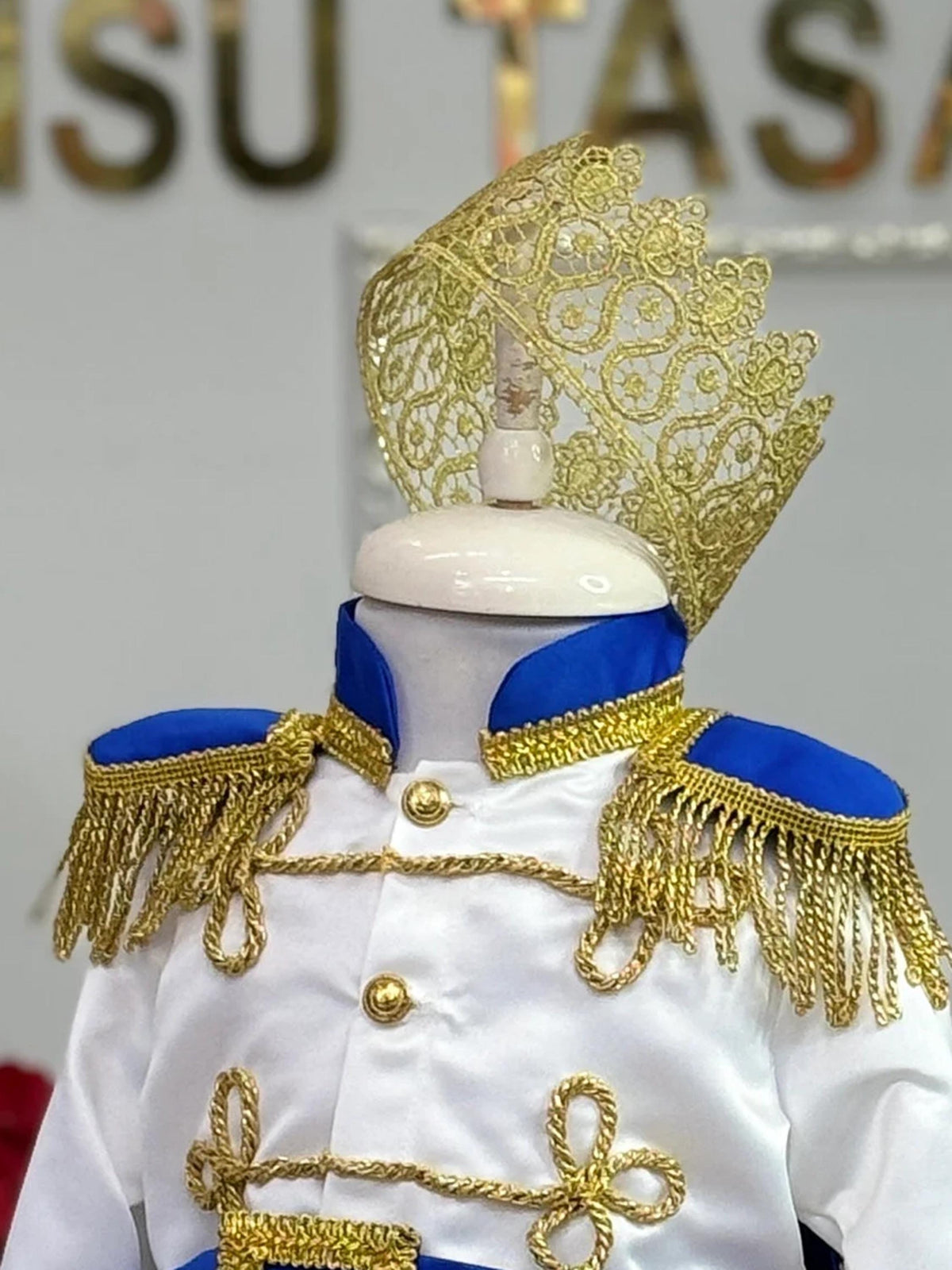 PRINCiPE CARLOS – full outfit view