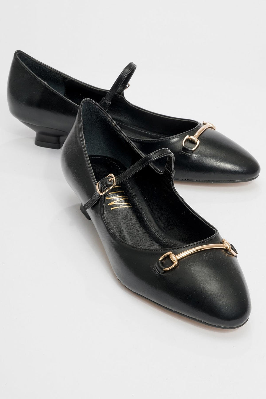 Ojen - Black Low Heel Shoe