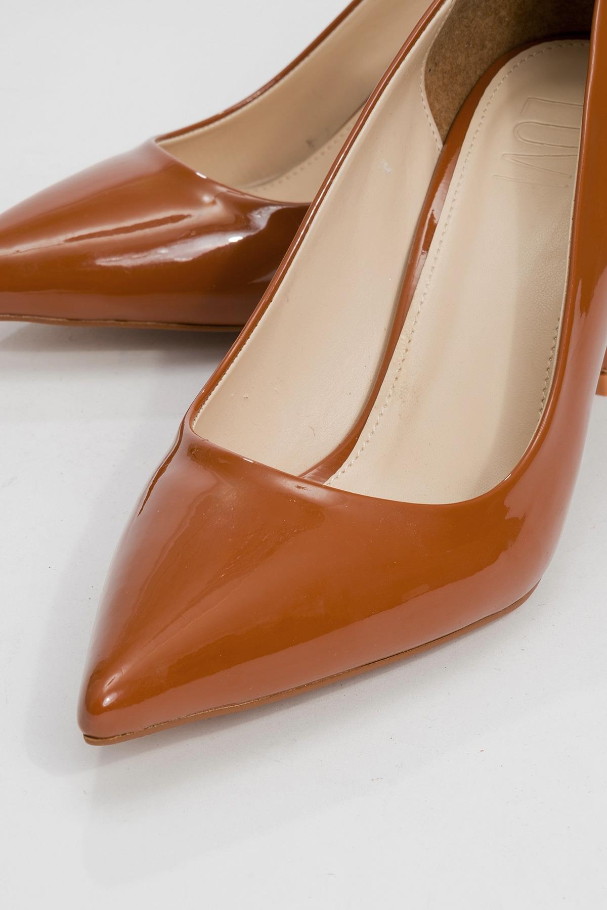 Calse - Cognac Patent Heeled Shoe – detail view showing leather, SimmiUnique