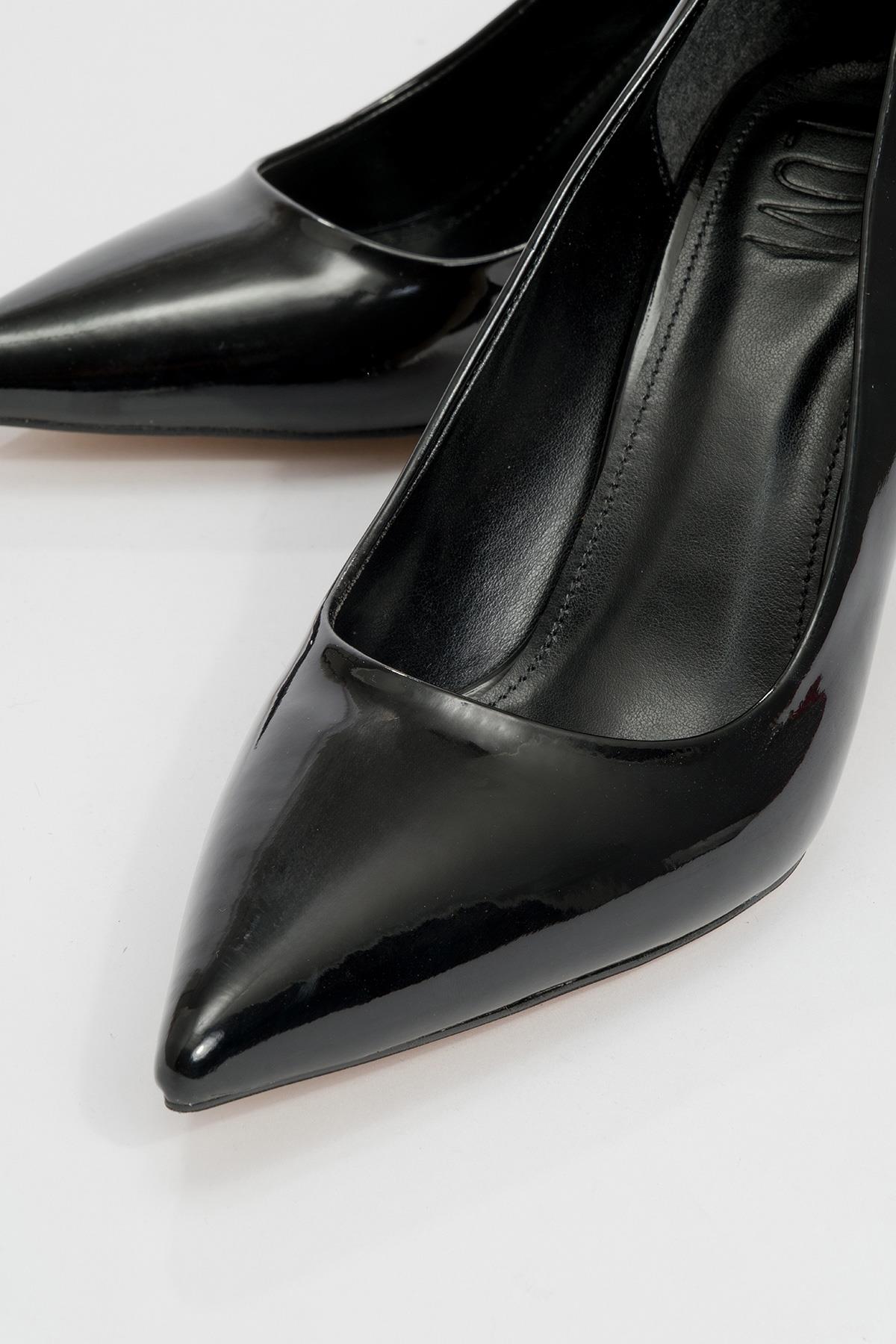 Calse - Black Patent Heeled Shoe – detail view showing leather, black, SimmiUnique