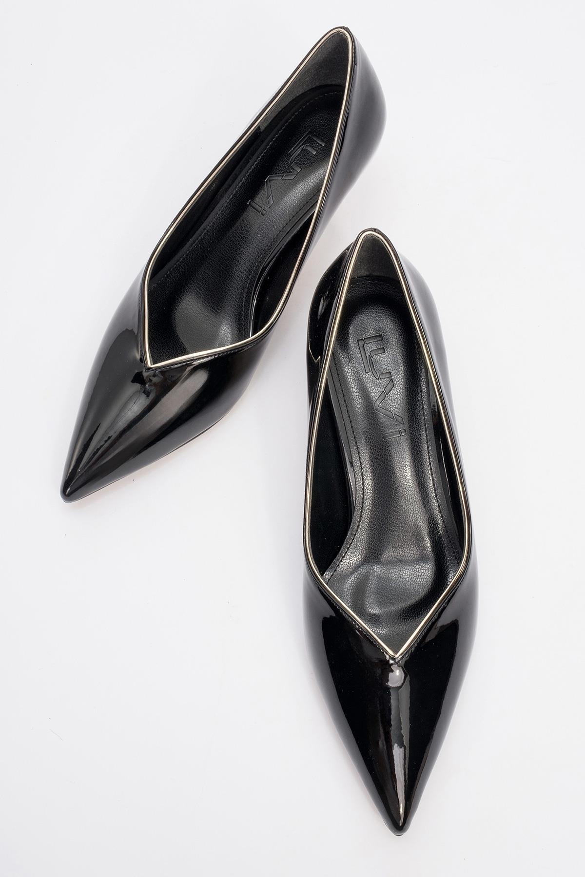 Eupho - Black Patent Low Heel Pump – side view showing leather, black, SimmiUnique