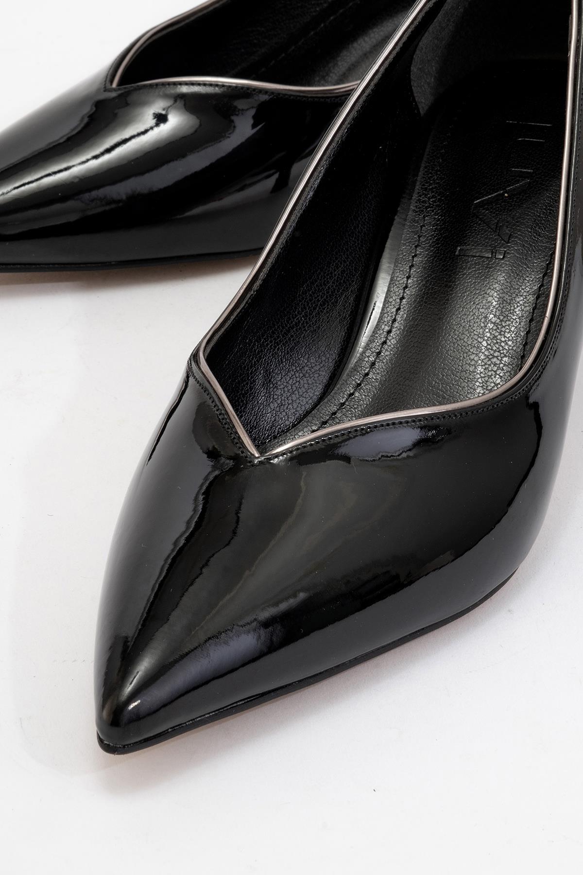 Eupho - Black Patent Platinum Low-Heel Shoe – detail view showing leather, metallic, black, SimmiUnique