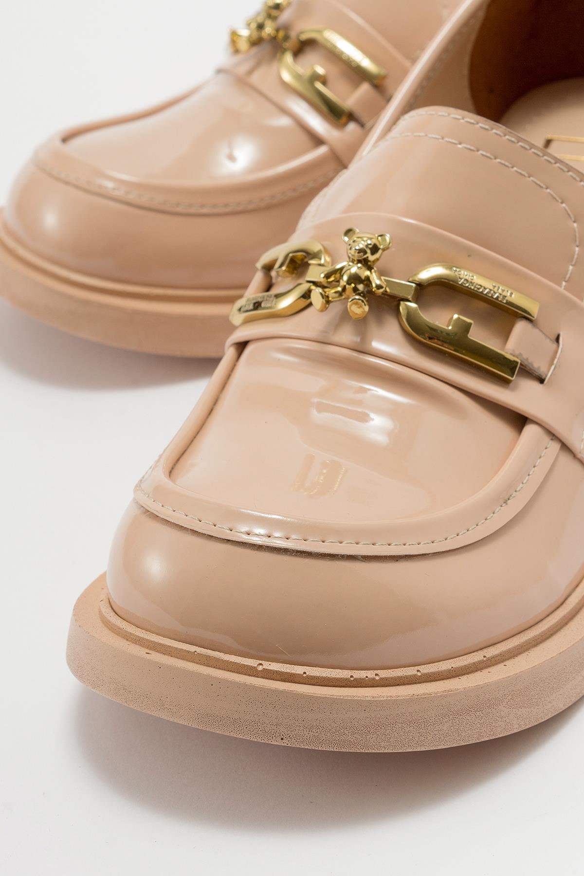 Omera - Beige Patent Shoe – back view showing leather, SimmiUnique