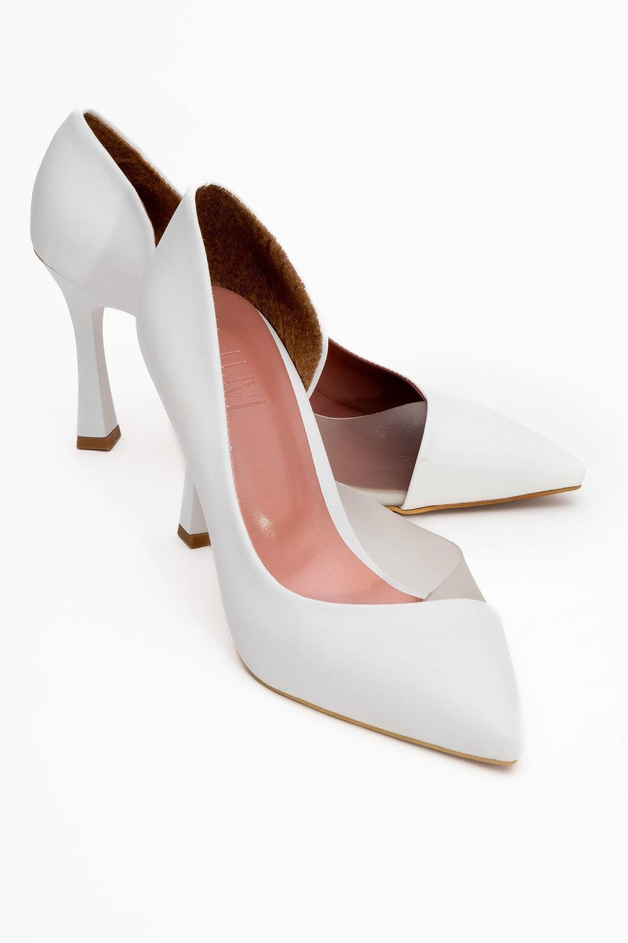 Ursula - White Heeled Shoe