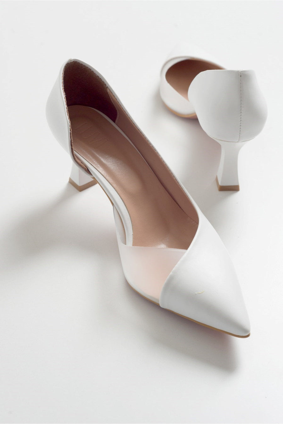 Vera White Pointed Toe Pump