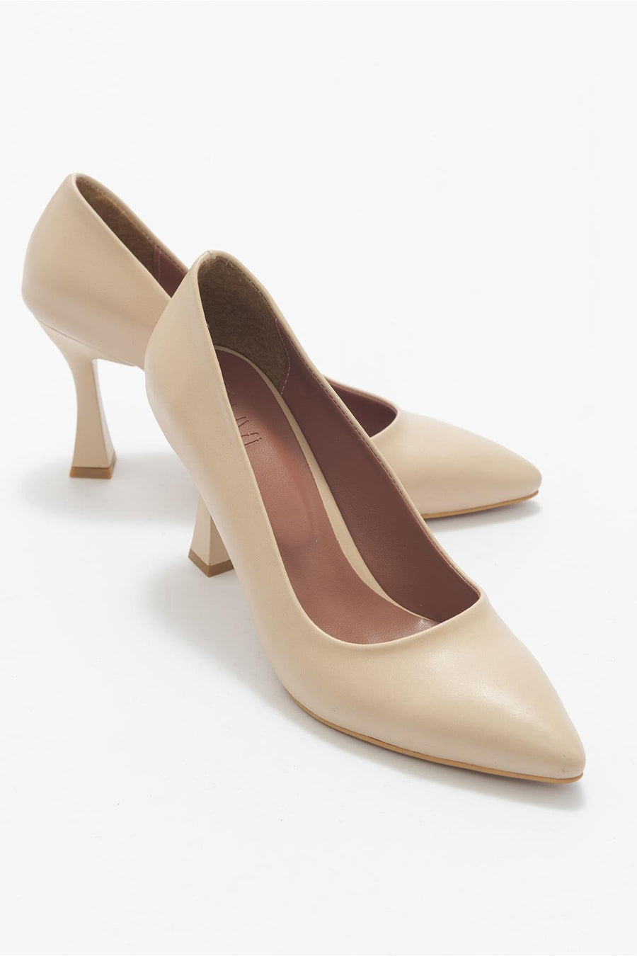 620 - Nude Heeled Shoe