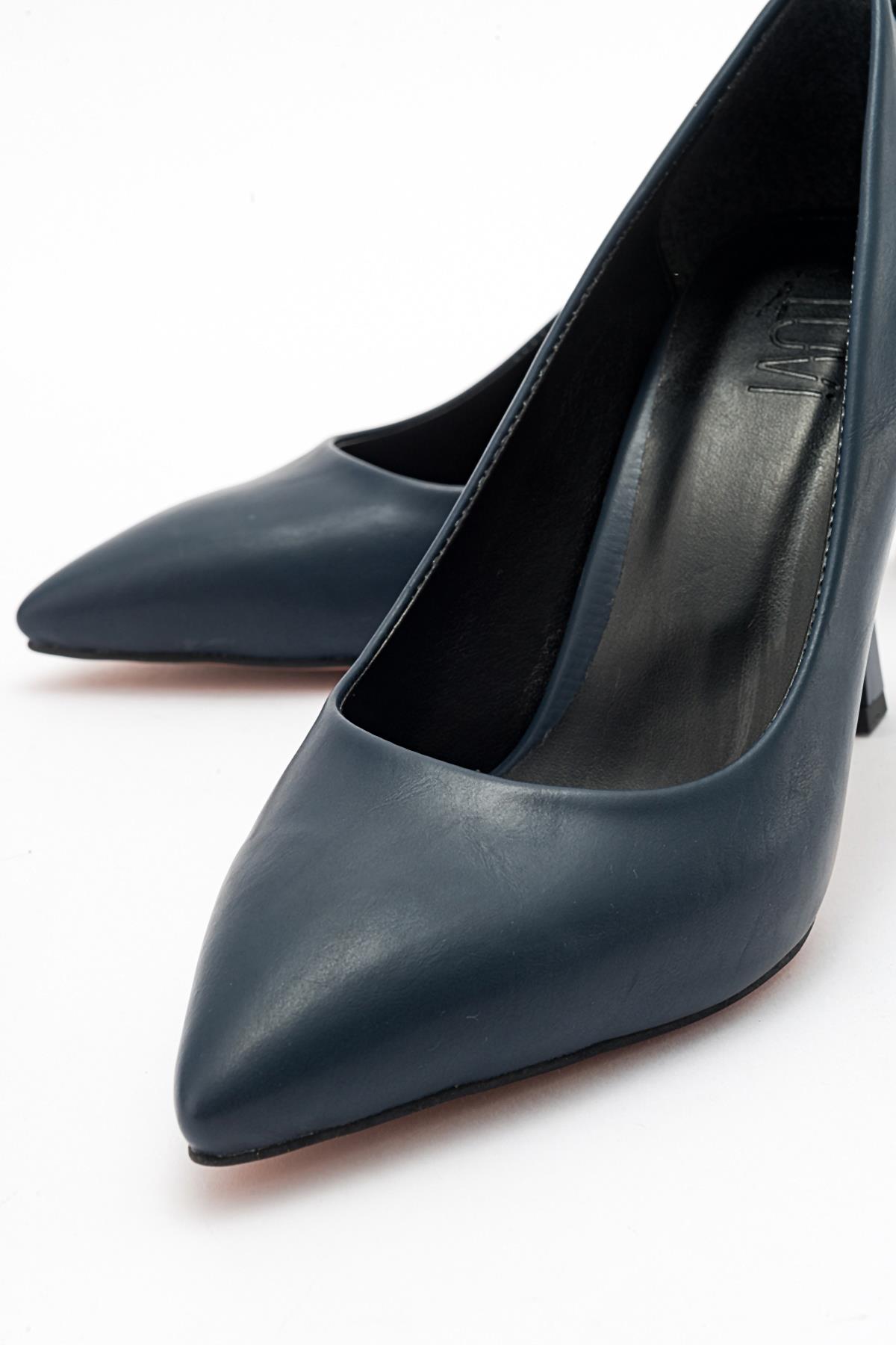 Forest Navy Cilt Pointed Toe Pump – detail view showing leather, SimmiUnique