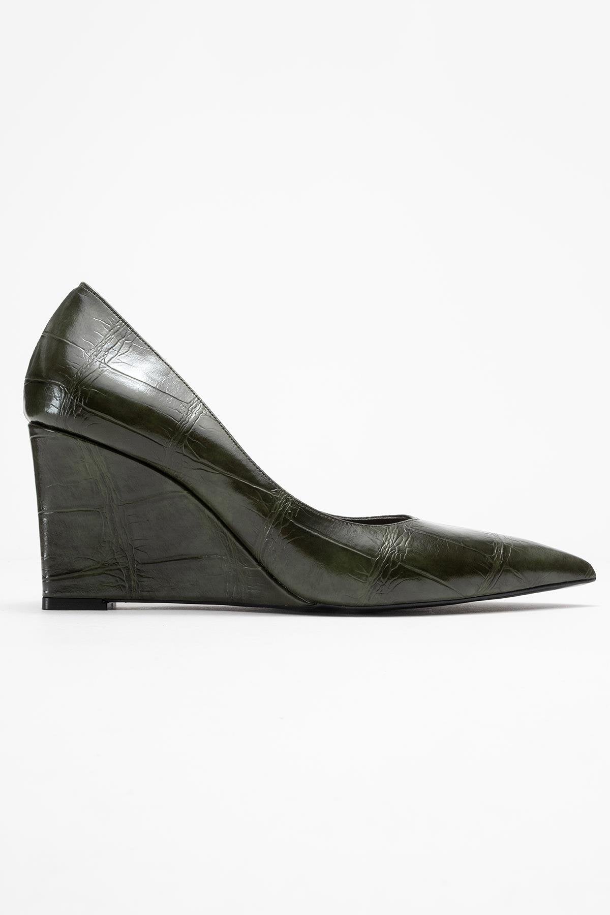 Puera - Green Printed Pointed Toe Wedge Heel Shoe – top view showing leather, green, SimmiUnique