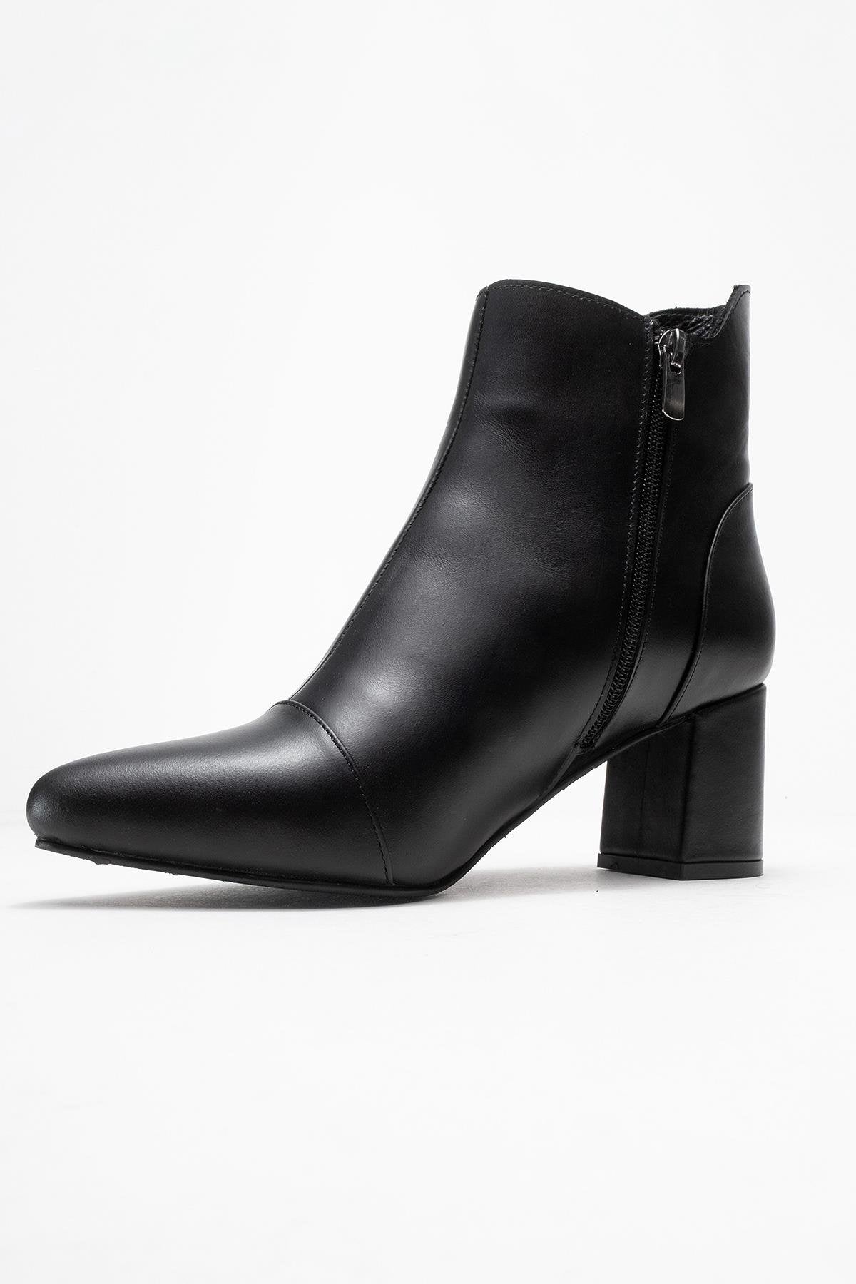 Gael - Black Genuine Leather Block Heel Ankle Boot – heel view showing leather, black, SimmiUnique