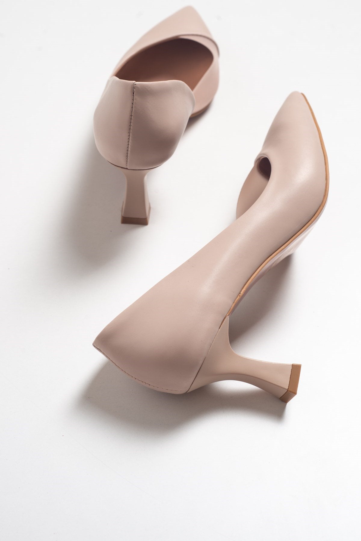 Vera Tan Pointed Toe Pump – heel view showing leather, SimmiUnique