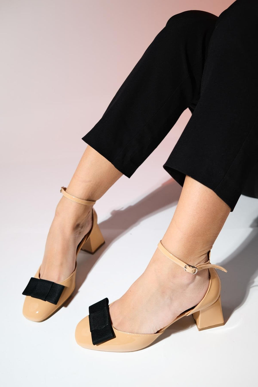 Brit - Taupe Patent Bow Block Heel Pump