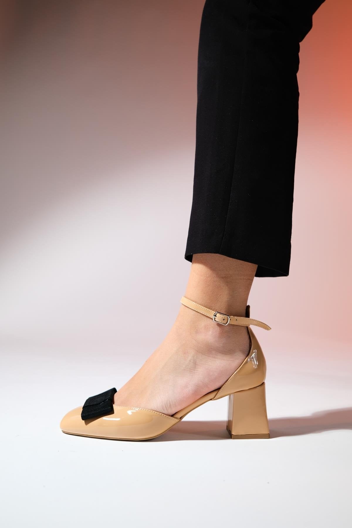 Brit - Taupe Patent Bow Block Heel Pump – heel view showing bow, leather, SimmiUnique