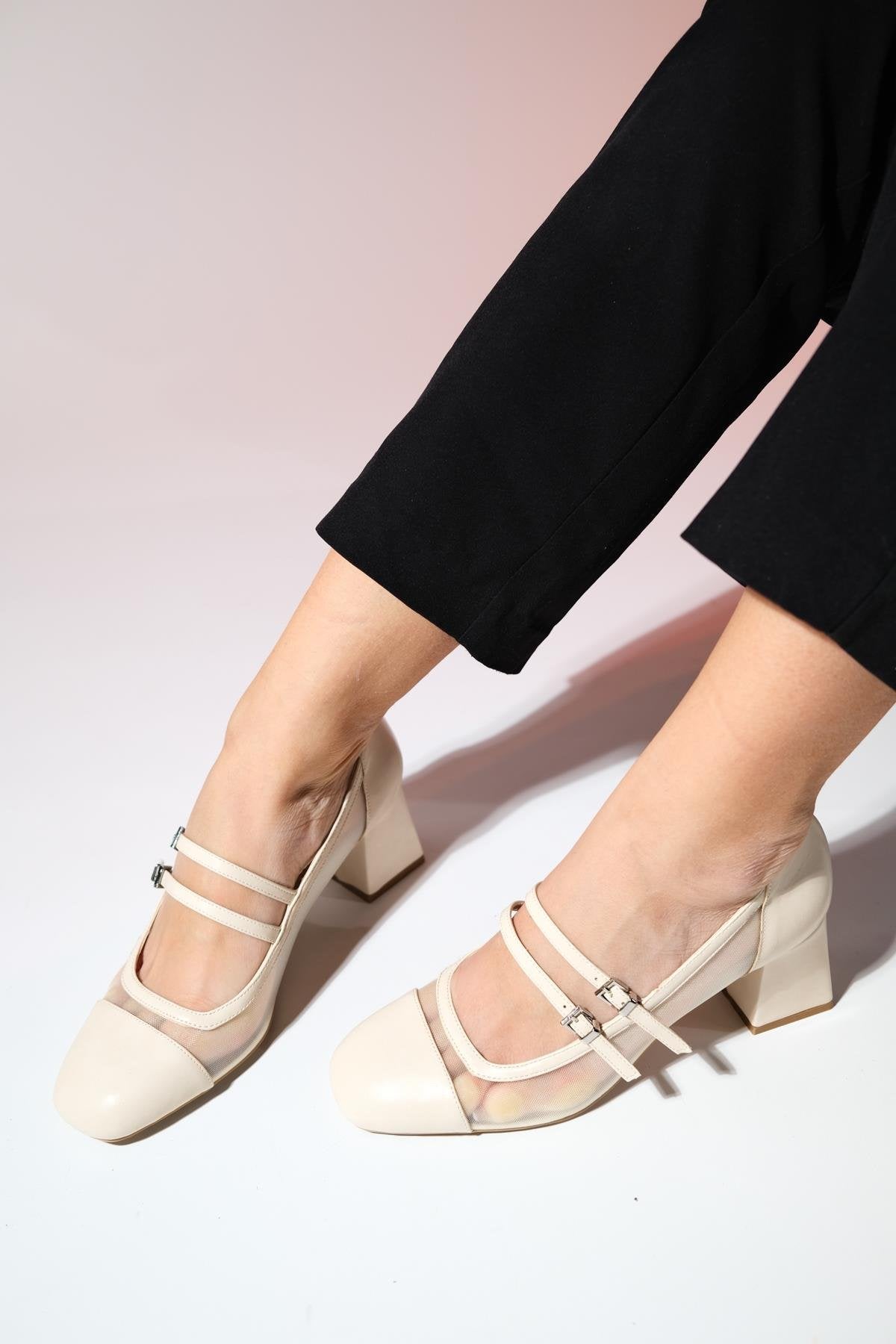 Scots - Cream Block Heel Pump – side view showing leather, SimmiUnique