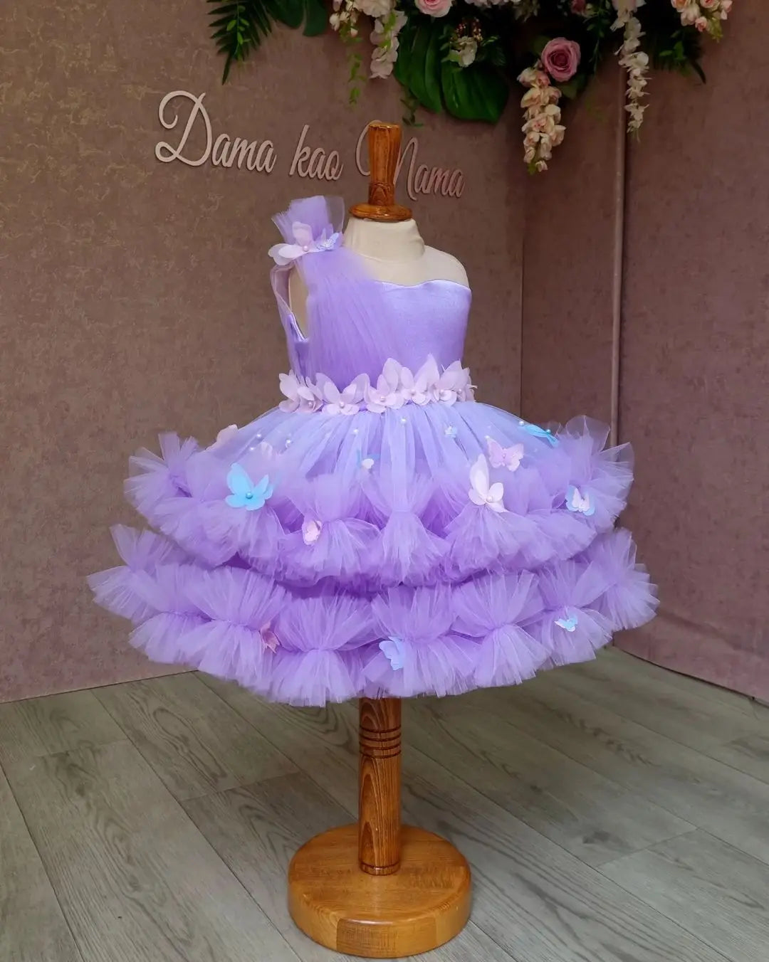 Baby Girl Photo Shoot lilacs – side view