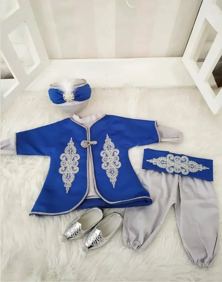 Boy Prince costume navyblue – styled look