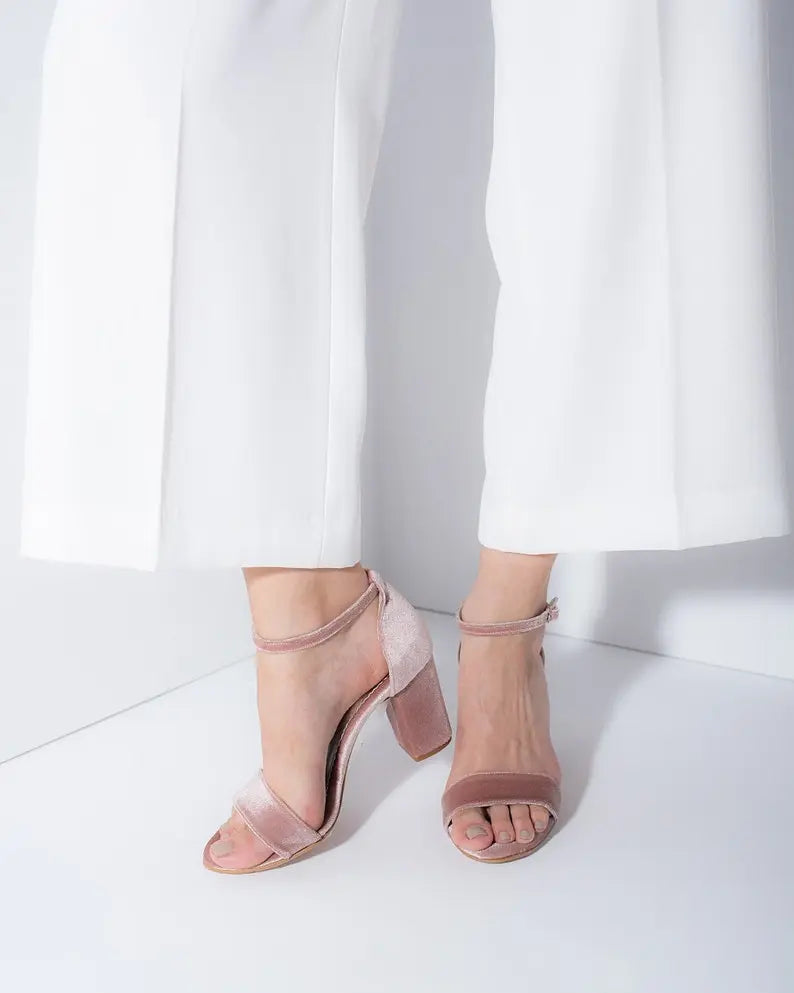 Bridal Shoes Block Heel (Pink) – close-up