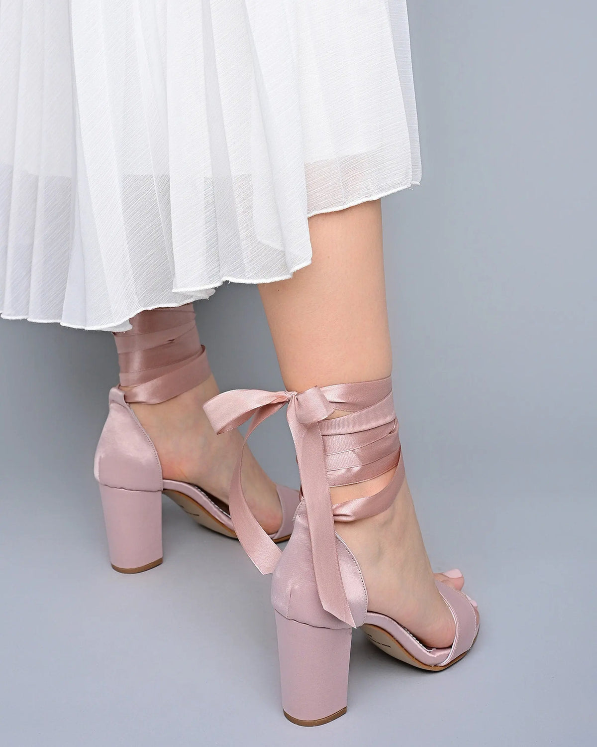 Beige Shoes Satenia – detail shot
