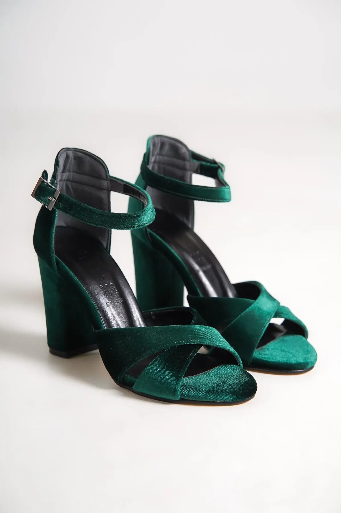 Jany Green Velvet Bridal Shoes – detail shot