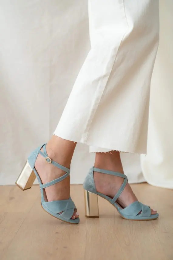 Blue MartiNa – side view