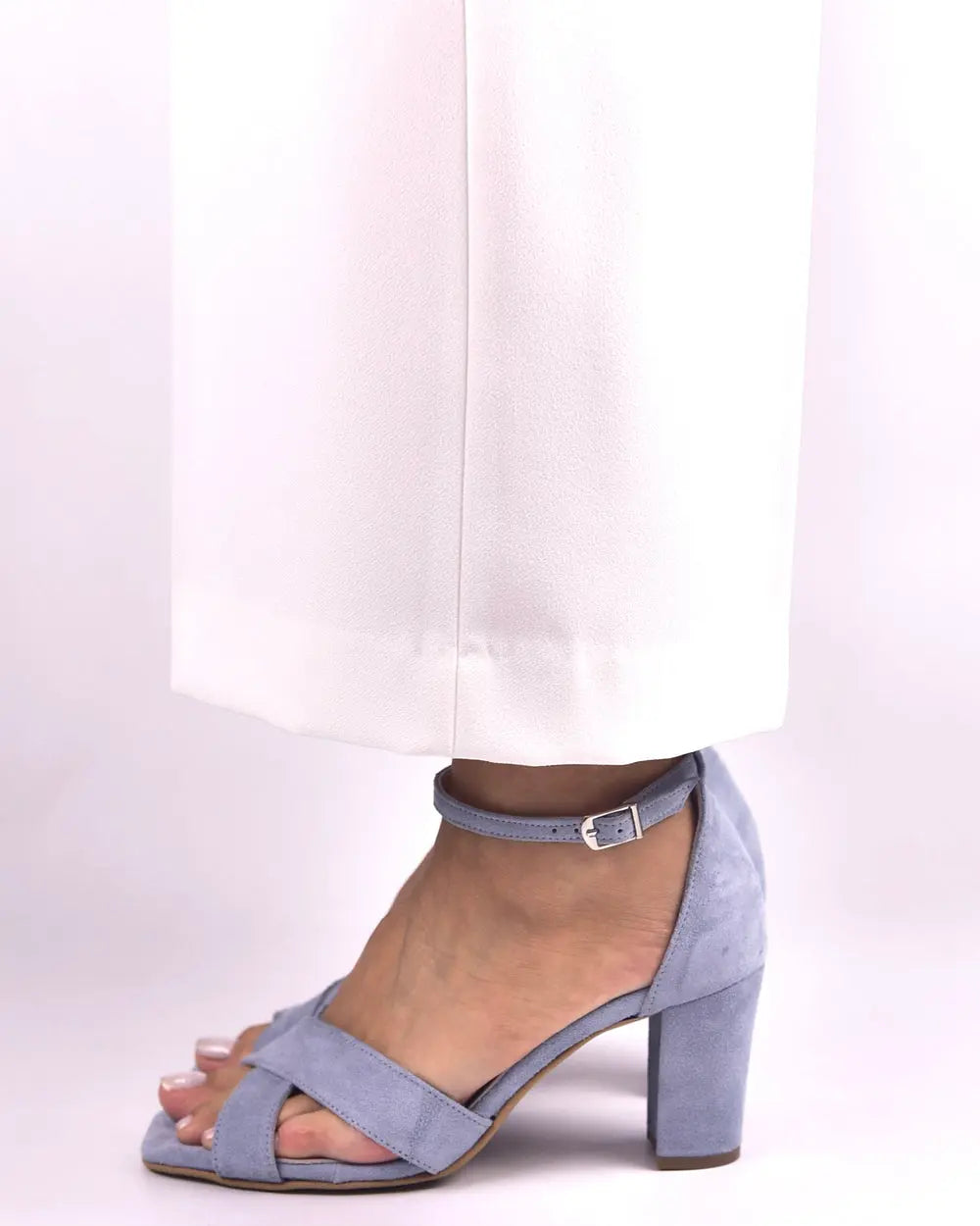 Block Heel Shoes MiNa Blue – close-up