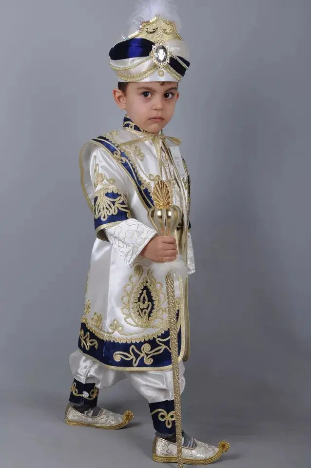 Baby Boy Costume Prince Ottoman – close-up