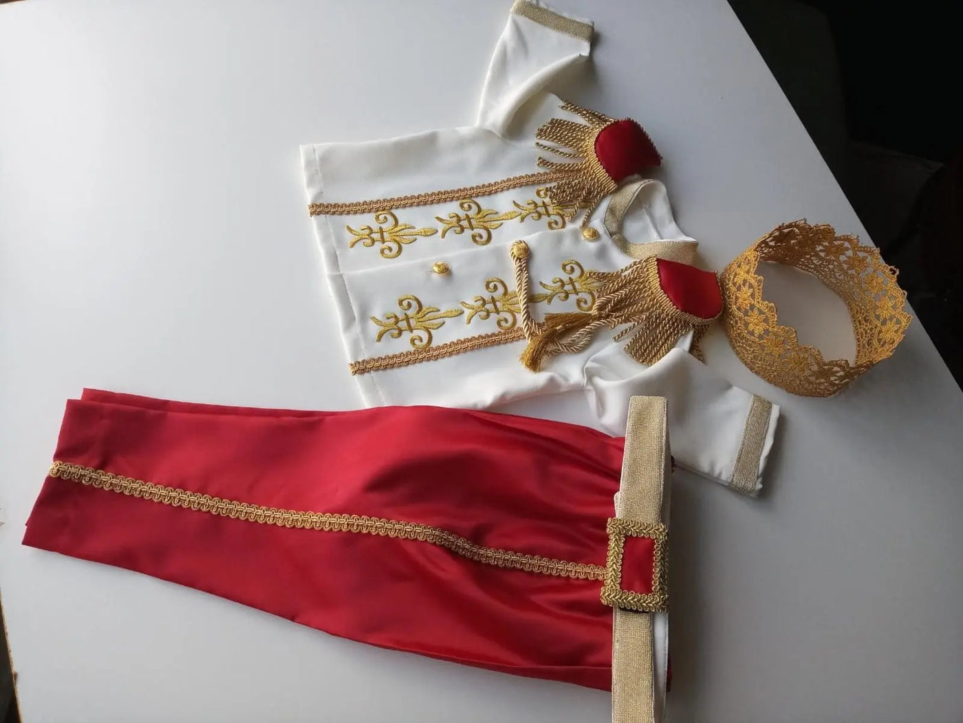 red Prince costumes – close-up