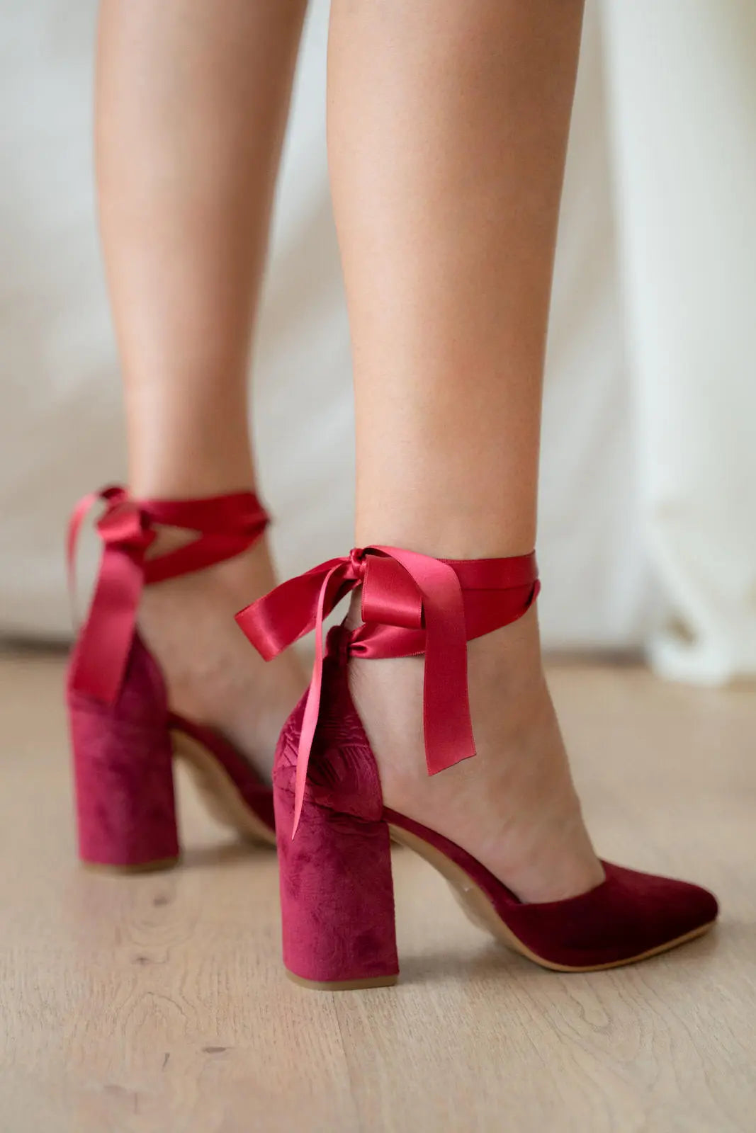 Zapatos De Novia Con Lazada (Red) – close-up