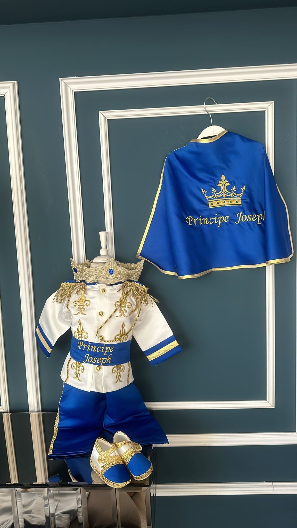 Royal Prince First Birthday Outfit: Personalized Cake Smash Costume – close-up
