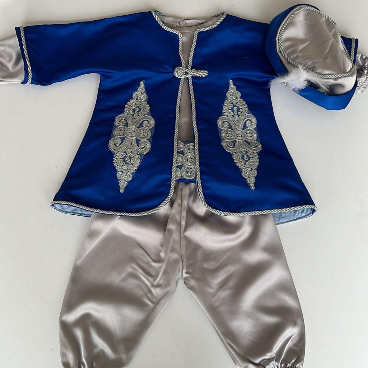 Baby Boy Prince Charming Costume robert – side view