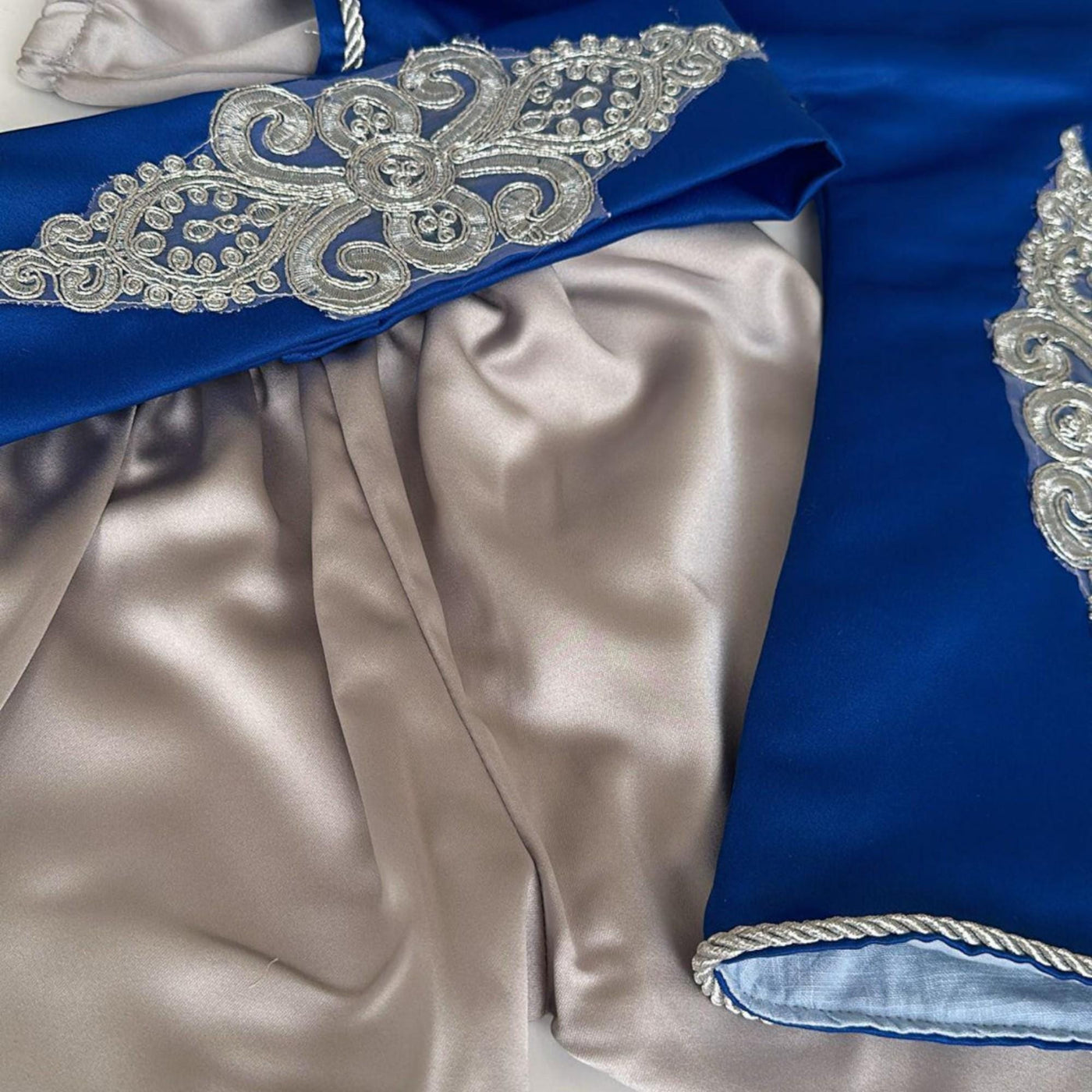 Baby Boy Prince Charming Costume robert – close-up